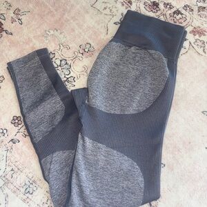 DOYOUEVEN Gray Performance Leggings with Seamless Design